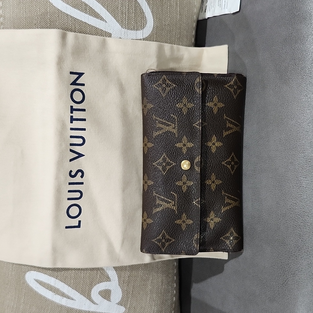 💯🤎💥AUTHENTIC Louis Vuitton WALLET